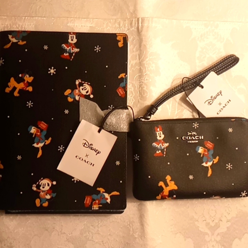 🆕COACH+DISNEY Christmas Mickey Minnie, Donald, Pluto Notebook & Wrist